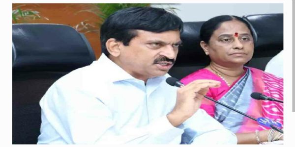 కాంగ్రెస్లో మేడారం టెండర్ల లొల్లి.. మంత్రి పొంగులేటిపై అధిష్ఠానికి కొండా దంపతుల ఫిర్యాదు