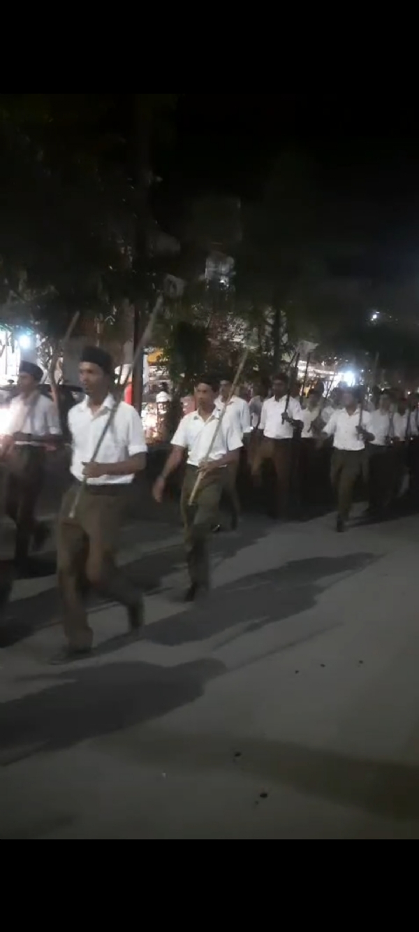 Seoni: College students take out a march in Seoni on the occasion of the RSS centenary year.
