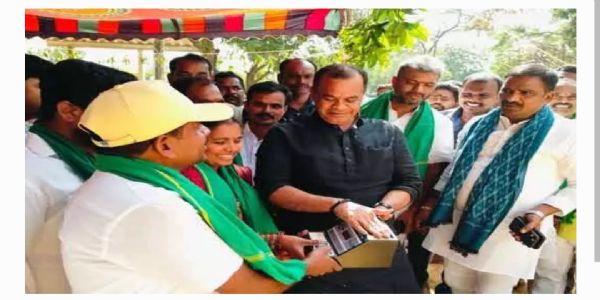 అధికారులు రైతులకు అందుబాటులో ఉండాలి.. మంత్రి కోమటిరెడ్డి