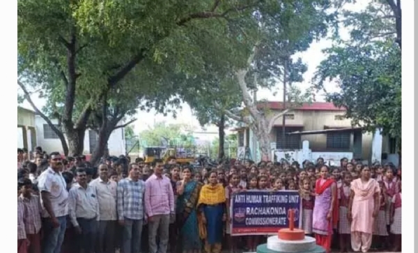 ఆలేరు పోలీసులు