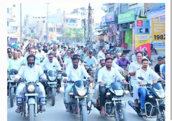 ఎమ్మెల్యే బైక్ ర్యాలీ