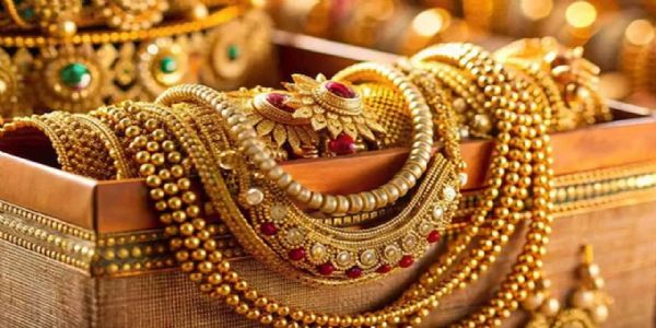 బంగారం ధర తెలిస్తే దడే..! ఒక్కరోజులో ఎంత పెరిగిందో చూస్తే గుండెలు గుభేల్..! రూ. 2 లక్షలు దాటిన వెండి