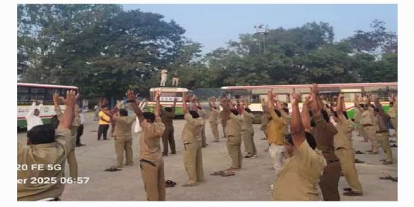 బంద్ ఎఫెక్ట్.. యోగా చేసిన ఆర్టీసీ ఉద్యోగులు