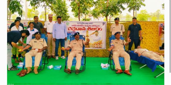 రక్త దానంతో ప్రాణదానం : సూర్యాపేట ఎస్పీ నరసింహ