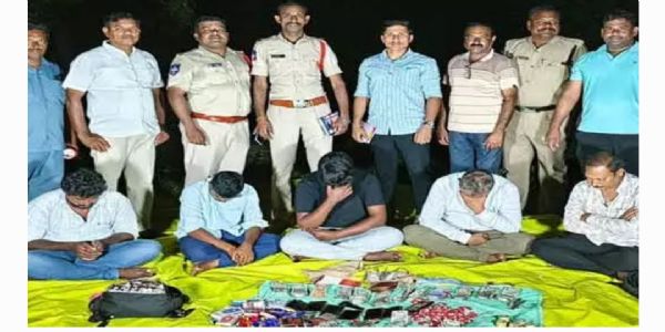 పేకాటరాయుళ్లను పట్టుకున్న కూసుమంచి పోలీసులు