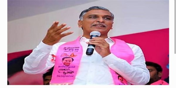 రాహుల్ గాంధీ సినిమా యాక్టర్ల కంటే ఎక్కువగా నటిస్తున్నారు.. హరీశ్రావు ఫైర్