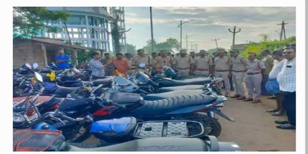 వాహనదారులు తస్మాత్ జాగ్రత్త : ఇల్లందు డీఎస్పీ చంద్రభాను