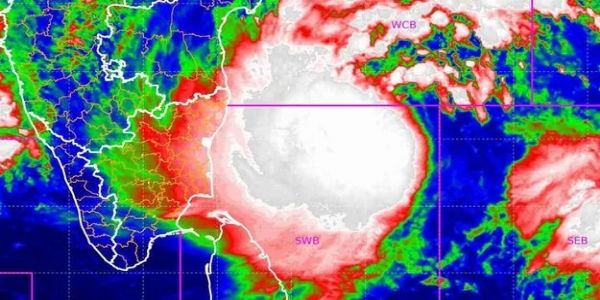 ఆంధ్ర తీరం దిశగా దూసుకువస్తోన్న 