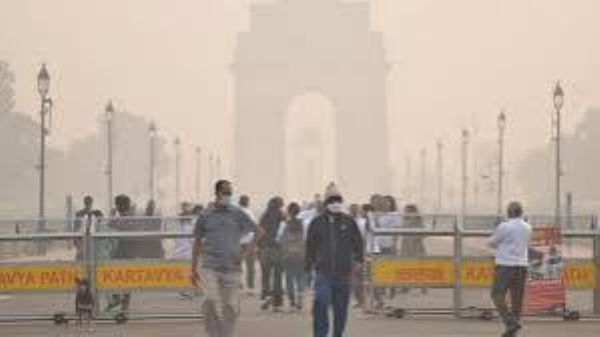 Delhi: Pollution, Fog, and the Alarming AQI of 448 Delhi: Pollution, Fog, and the Alarming AQI of 448