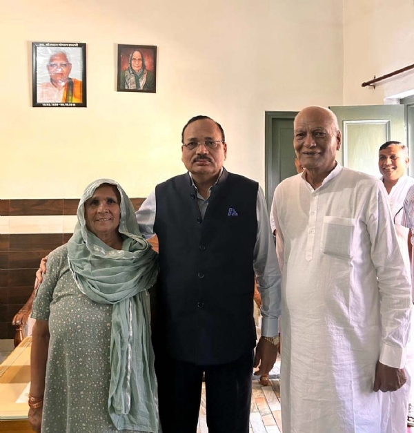 હિસારમાં જન્મેલા જસ્ટિસ સૂર્યકાંત દેશના આગામી CJI બનશે, ગામમાં ખુશીનો માહોલ હિસારમાં જન્મેલા જસ્ટિસ સૂર્યકાંત દેશના આગામી CJI બનશે, ગામમાં ખુશીનો માહોલ