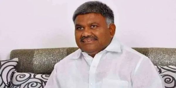 తాడిపత్రిలో ఉద్రిక్తత.. పెద్దారెడ్డిని అడ్డుకున్న పోలీసులు