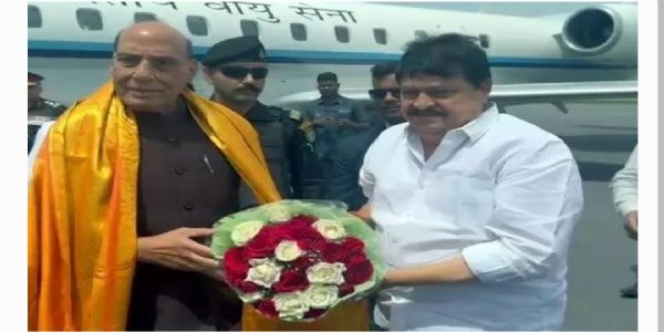 హైదరాబాద్కు చేరుకున్న రక్షణ మంత్రి రాజ్నాథ్ సింగ్
