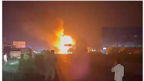 gas-cylinders-truk-collide-with-truck-near-jaipur-rajasthan-481902