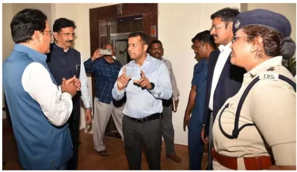 /the-collector-issued-key-instructions-to-the-officials-in-the-wake-of-the-cm-visit-482131