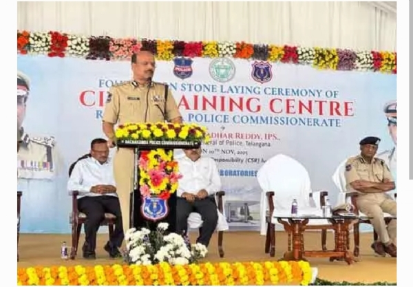 డీజీపీ బి. శివధర్ రెడ్డి.. డీజీపీ బి. శివధర్ రెడ్డి..