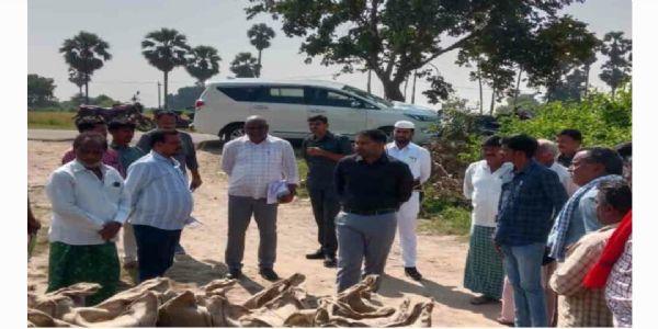 ధాన్యం కొనుగోళ్ళు వేగవంతం చేయాలి : కలెక్టర్ కోయ శ్రీహర్ష