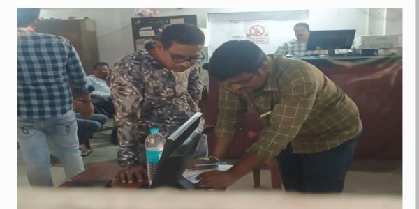 సబ్ రిజిస్టర్ కార్యాలయంలో ఏసీబీ అధికారుల దాడులు