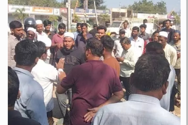 రోడ్డు కోసం ఆందోళన రోడ్డు కోసం ఆందోళన