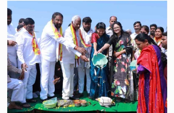 మంత్రి శ్రీహరి మంత్రి శ్రీహరి