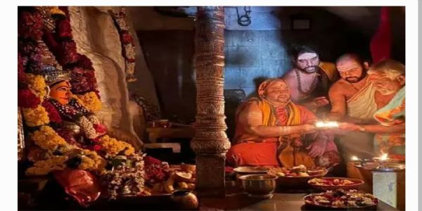 పద్మాక్షి అమ్మవారిని దర్శించుకున్న మహాసంస్థానం పీఠాధీశ్వరులు