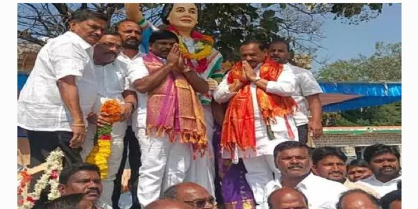 ఇందిరాగాంధీకి పీసీసీ అధ్యక్షుడు మహేష్ కుమార్ గౌడ్ నివాళి..