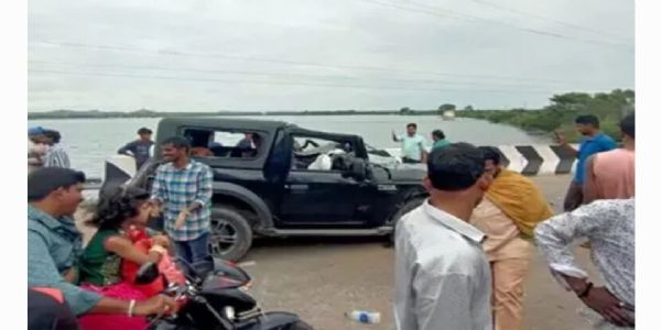 బీబీనగర్ లో కారు బీభత్సం.. ముగ్గురు మృతి