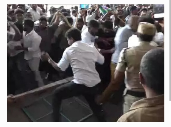 లాఠీ ఛార్జ్ లాఠీ ఛార్జ్