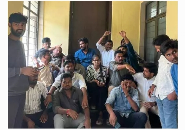 విద్యార్థుల ఆందోళన