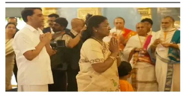 సత్యసాయి మహాసమాధిని దర్శించుకున్న రాష్ట్రపతి