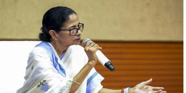 ఈసీ తీరుపై మమతా బెనర్జీ ఆగ్రహం