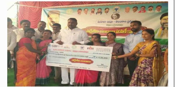 మహిళలను బలోపేతం చేస్తాం : మంత్రి లక్ష్మణ్ కుమార్