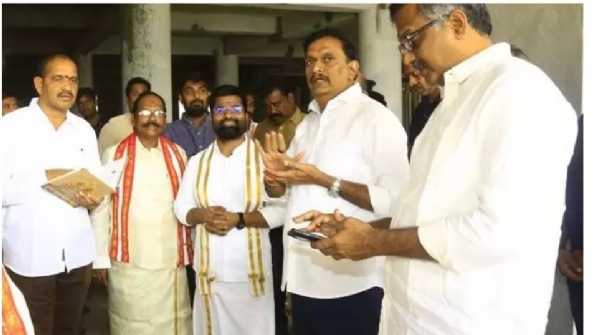 భవాని దీక్షల విరమణకు ఏర్పాట్లు.. ఎంపీ పరిశీలన భవాని దీక్షల విరమణకు ఏర్పాట్లు.. ఎంపీ పరిశీలన