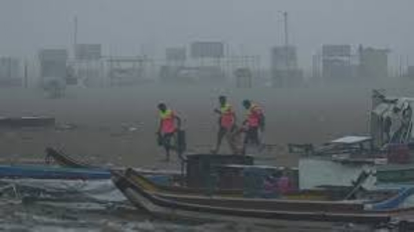 Tamil Nadu on Alert: Cyclone Warning Issued for Major Ports Tamil Nadu on Alert: Cyclone Warning Issued for Major Ports