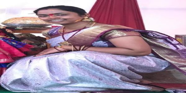 మహిళ చీమలకు బయపడి ఉరివేసుకుని చనిపోయిన ఘటన*