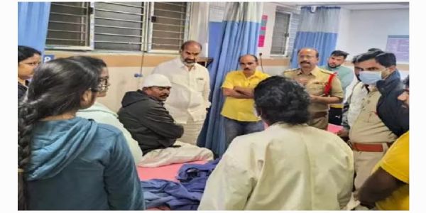 వేములవాడ మార్కెట్ కమిటీ చైర్మన్ పై కత్తులతో దాడి..