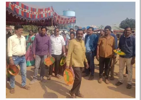 ఎన్నికల సిబ్బంది నిరసన ఎన్నికల సిబ్బంది నిరసన