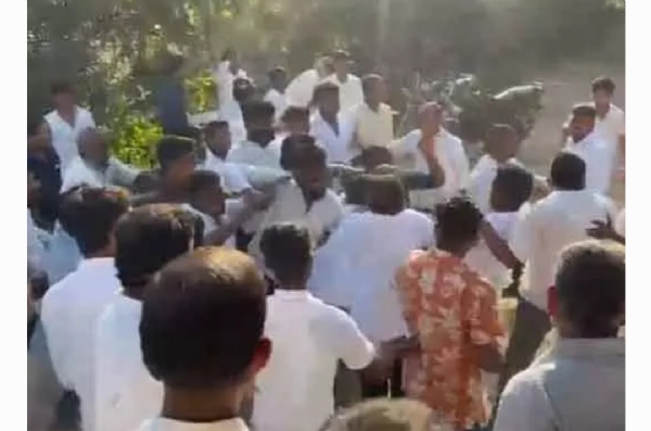 లాఠీ చార్జ్ లాఠీ చార్జ్