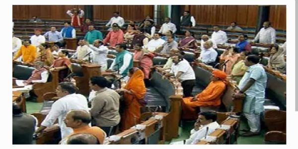 పార్లమెంట్లో తీవ్ర గందరగోళం.. రాహుల్ గాంధీ క్షమాపణలు చెప్పాలని బీజేపీ డిమాండ్