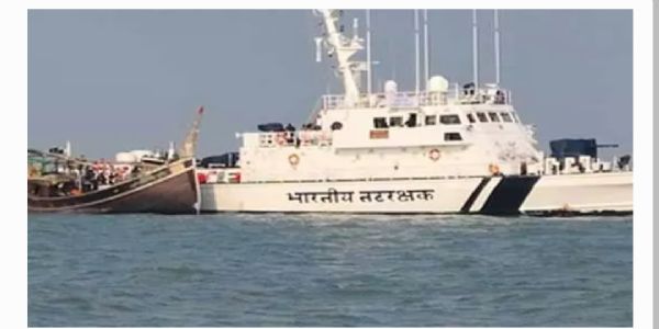 భారత జలాల్లోకి చొరబడిన బంగ్లాదేశ్ పడవలు.. 35 మందిని అదుపులోకి తీసుకున్న కోస్ట్ గార్డ్