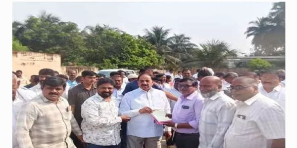 యూనియన్ సభకు రావాలంటూ మంత్రి తుమ్మలకు జర్నలిస్టుల ఆహ్వానం