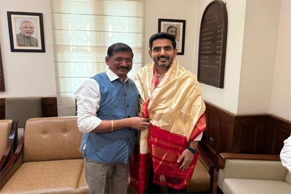 ఢిల్లీకి మంత్రి లోకేశ్.. కేంద్ర మంత్రులతో భేటీ ఢిల్లీకి మంత్రి లోకేశ్.. కేంద్ర మంత్రులతో భేటీ