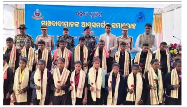 22-maoists-who-surrendered-in-odisha-506779