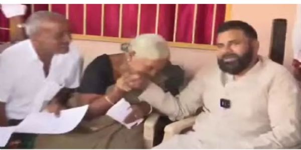 ఇండ్ల నాగేశ్వరమ్మకు జనసేనాని ఆత్మీయ పలకరింపు