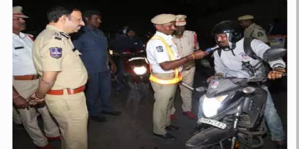 డ్రంకెన్ డ్రైవ్ తనిఖీలు.. క్షేత్రస్థాయిలో పర్యవేక్షించిన సీపీ సజ్జనార్