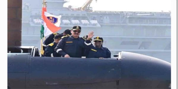 సబ్మెరైన్లో ప్రయాణించిన రాష్ట్రపతి ద్రౌపది ముర్ము