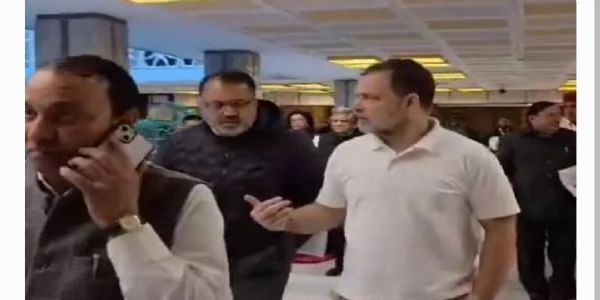 రక్షణ రంగ పార్లమెంటరీ కమిటీ సమావేశానికి హాజరైన రాహుల్ గాంధీ