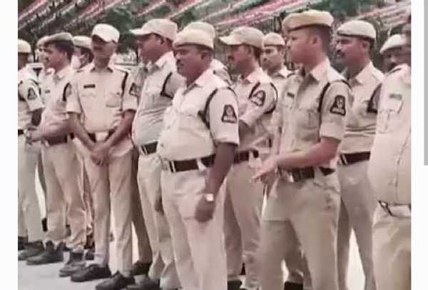 పోలీసుల మోహరింపు పోలీసుల మోహరింపు