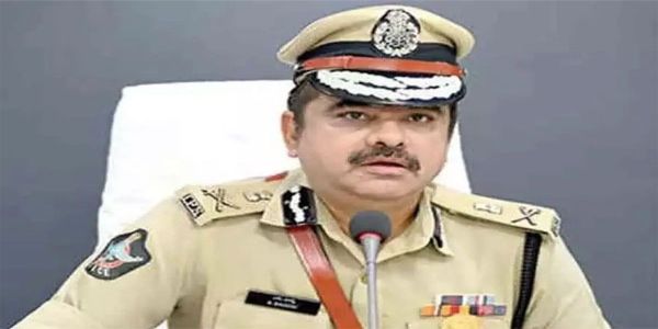 విశాఖలో న్యూ ఇయర్ ఆంక్షలు విధించిన పోలీసులు.. సీపీ స్ట్రాంగ్ వార్నింగ్