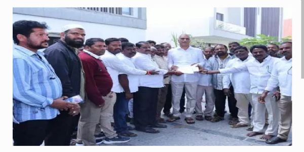 పిల్లలకు అన్నం పెట్టలేని చేతగాని సర్కారు ఇది: హరీష్ రావు ఫైర్