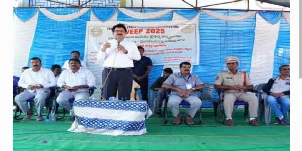 ప్రలోభాలకు లొంగకుండా ఓటు హక్కును వినియోగించుకోవాలి: కలెక్టర్ హనుమంతరావు